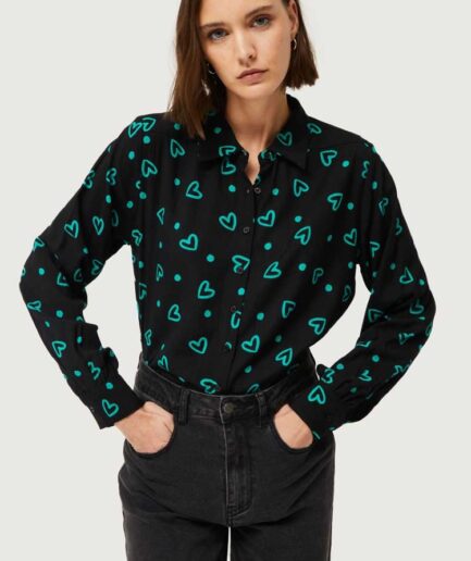 Camisa con estampado de corazones verdes - Compañía Fantástica