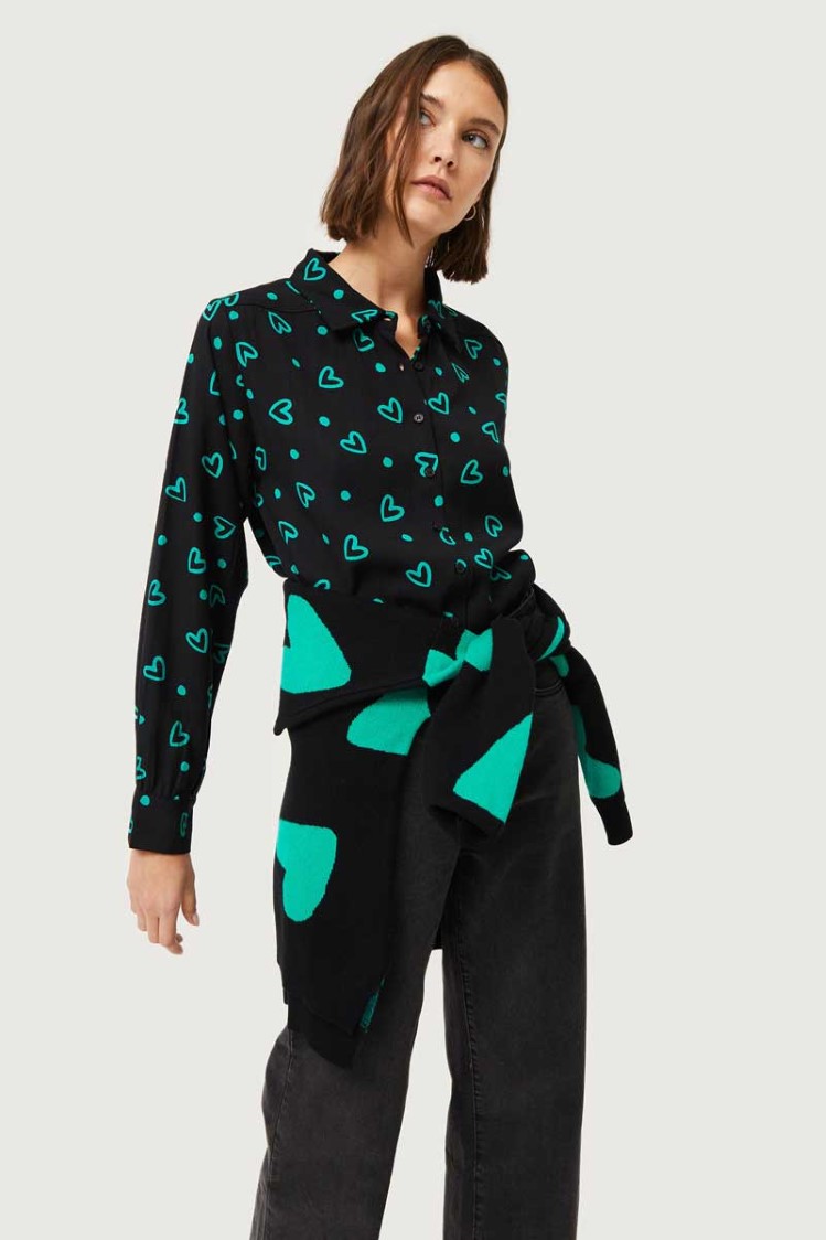 Camisa con estampado de corazones verdes - Compañía Fantástica