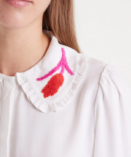 Camisa blanca con bordado tulipán - Compañía Fantástica