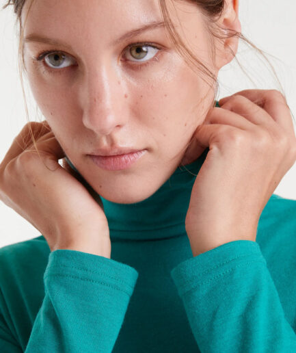 Camiseta cuello alto verde - Compañía Fantástica