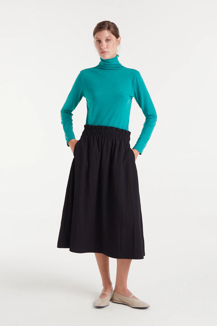 Camiseta cuello alto verde - Compañía Fantástica (4) Camiseta cuello alto verde - Compañía Fantástica