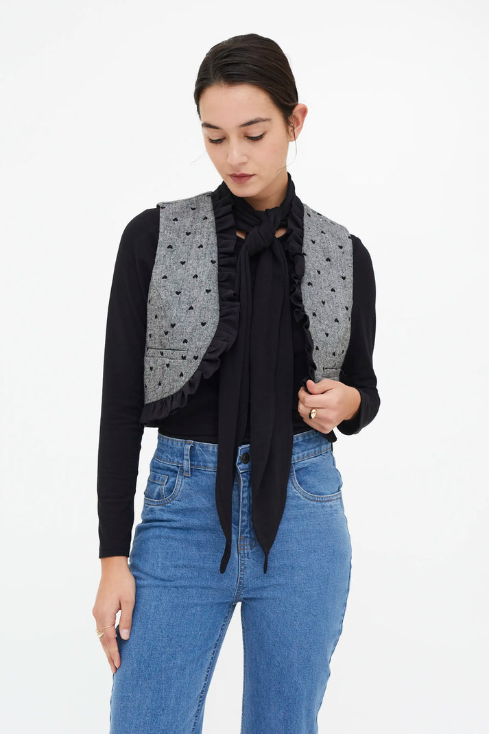 Chaleco de tejido tweed con estampado de corazones de color negro -Compañía Fantástica Chaleco de tejido tweed con estampado de corazones de color negro -Compañía Fantástica