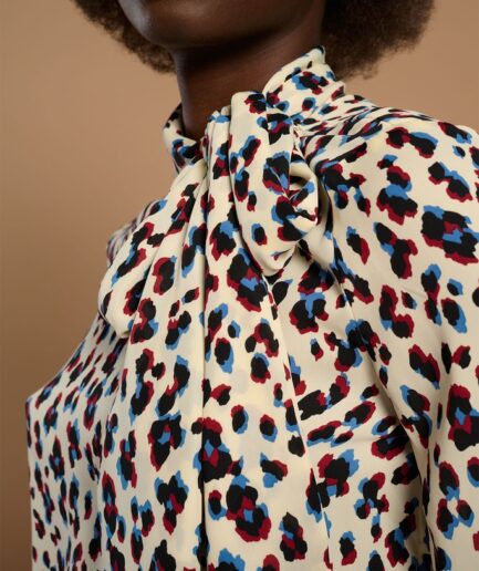 Top Leontina Minueto