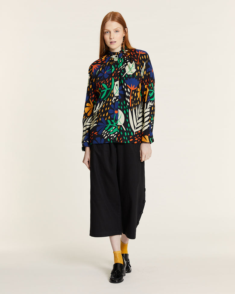 Blusa garden cuello alto - Pepaloves (1) Blusa garden cuello alto - Pepaloves