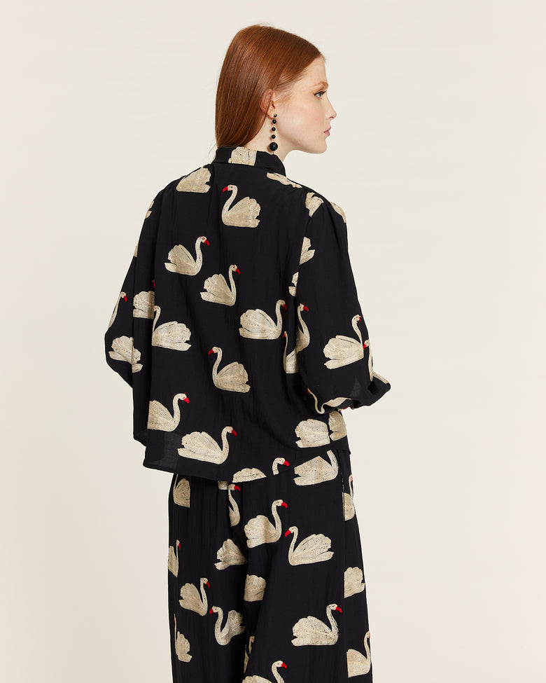 Camisa con lazada y bordado cisnes - Pepaloves (4) Camisa con lazada y bordado cisnes - Pepaloves