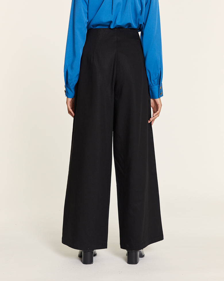 Pantalón tencel con pinzas negro - Pepaloves. (4) Pantalón tencel con pinzas negro - Pepaloves.