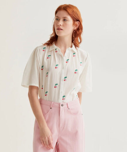 Camisa con estampado White Cherries - Compañía Fantástica