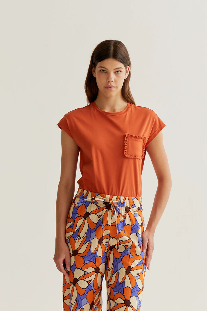 Camiseta básica marrón - Compañía Fantástica. Camiseta básica marrón - Compañía Fantástica.