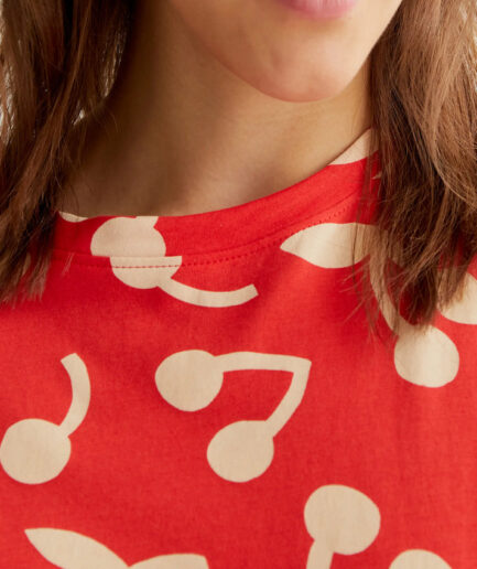 Camiseta con estampado Red Guinda - Compañía Fantástica