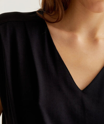 Camiseta negra manga sisa - Compañía Fantástica