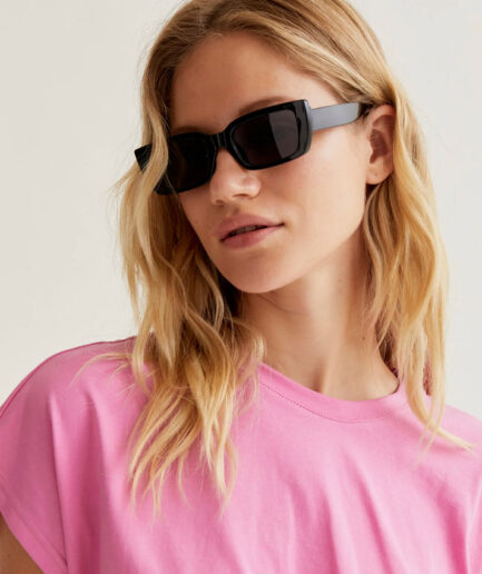 Camiseta rosa con nudo lateral - Compañía Fantástica