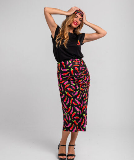 Falda drapeada lateral negra con chilis rosas y rojos Picante - Lolina