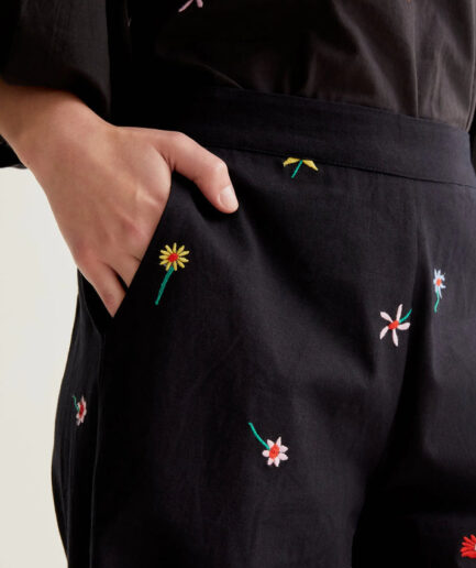 Pantalón con estampado Black Gardener Flowers - Compañía Fantástica