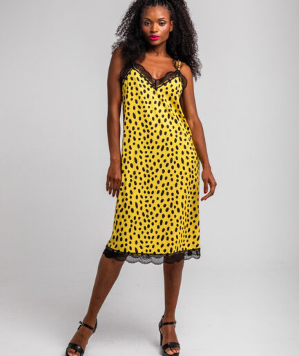 Vestido lencero con encaje animal print amarillo y negro Let’s go to the beach - Lolina