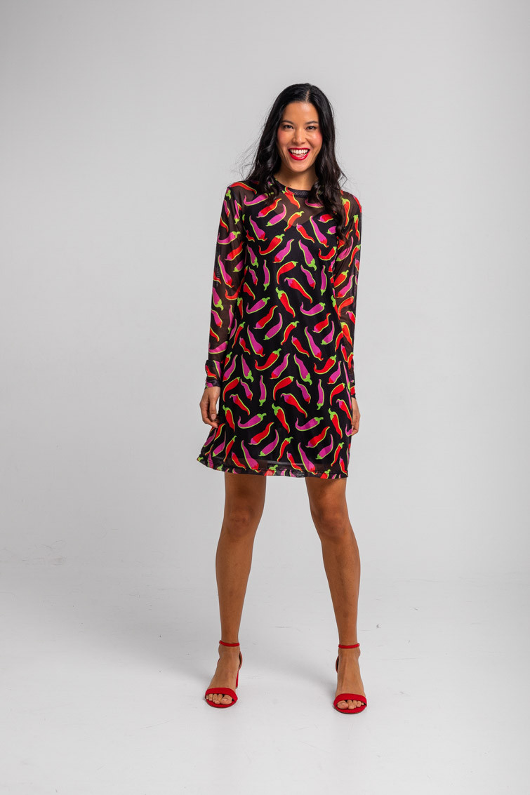 Vestido mini de tul con manga larga negro con chilis rosas y rojos Picante - Lolina Vestido mini de tul con manga larga negro con chilis rosas y rojos Picante - Lolina