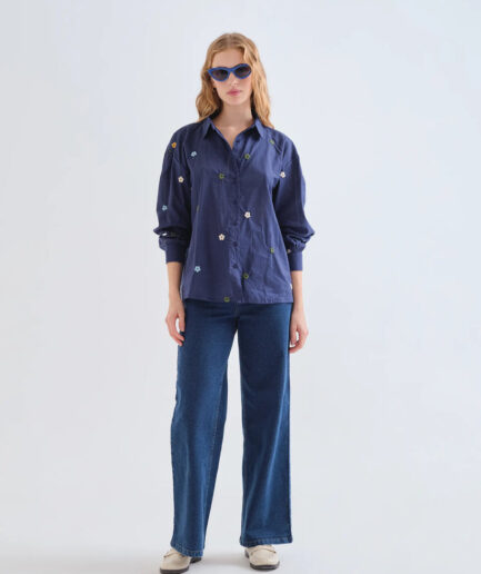 Camisa 100% algodón azul marino con bordado de flores - Compañía Fantástica