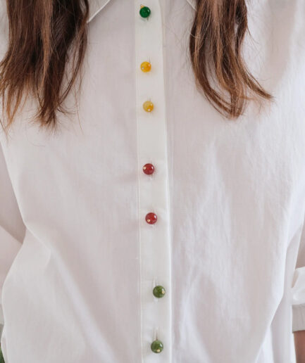 Camisa 100% algodón blanca con botones joyas multicolor - Compañía Fantástica