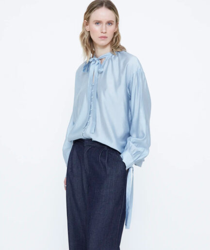 Camisa de saten azul claro con detalle lazado - Wild Pony