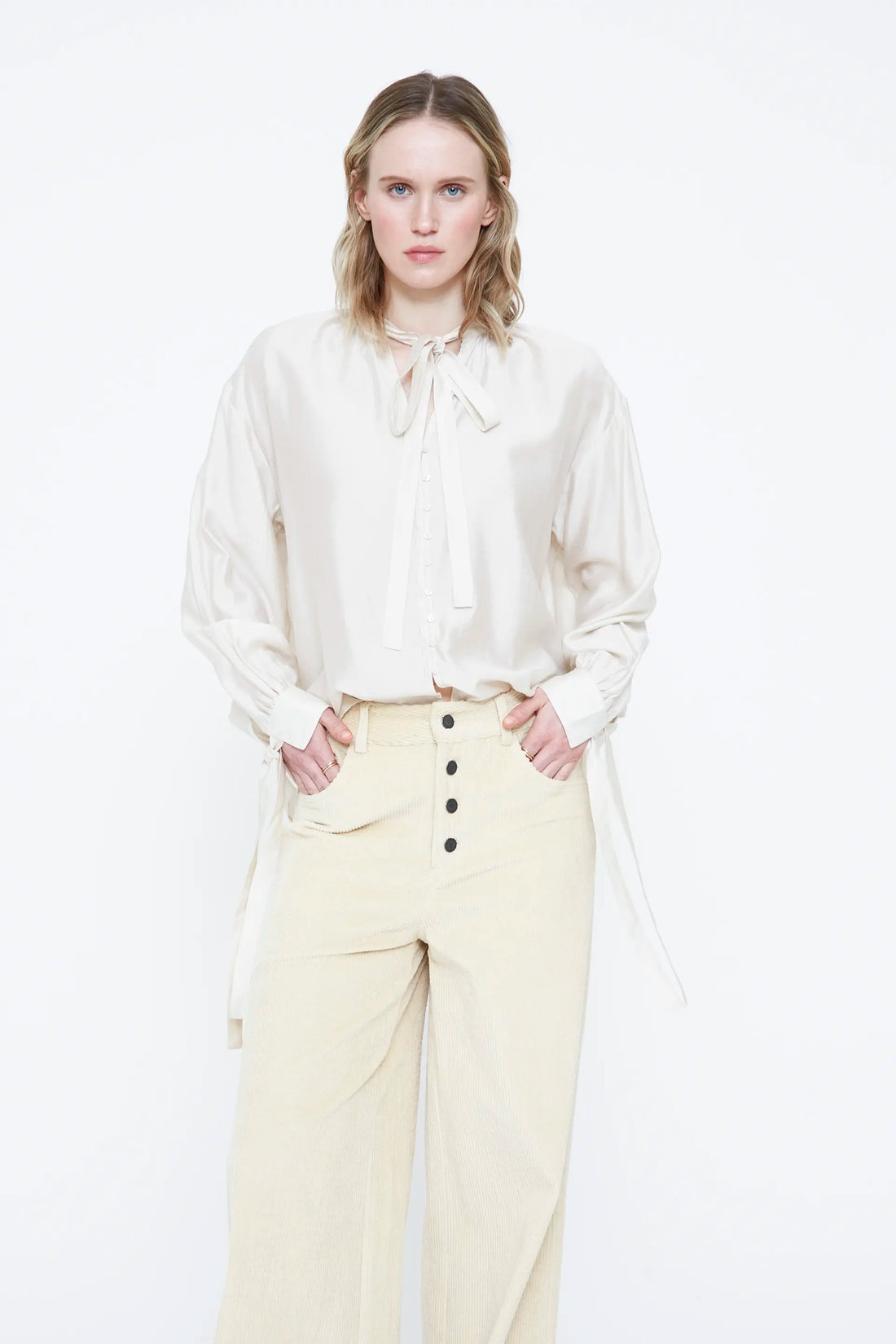 Camisa de satén blanco roto con detalle lazado - Wild Pony Camisa de satén blanco roto con detalle lazado - Wild Pony