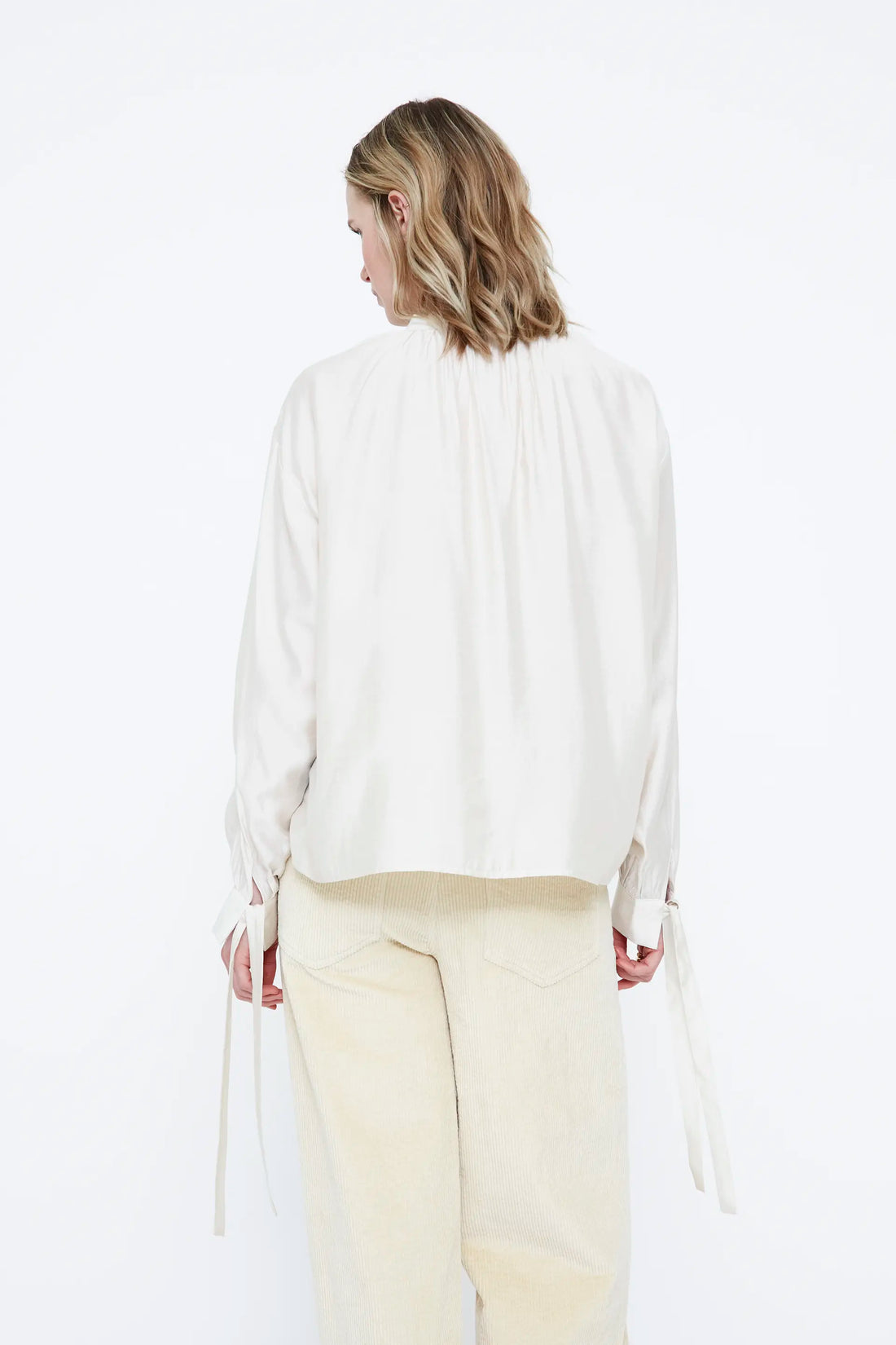 Camisa de satén blanco roto con detalle lazado - Wild Pony (2) Camisa de satén blanco roto con detalle lazado - Wild Pony