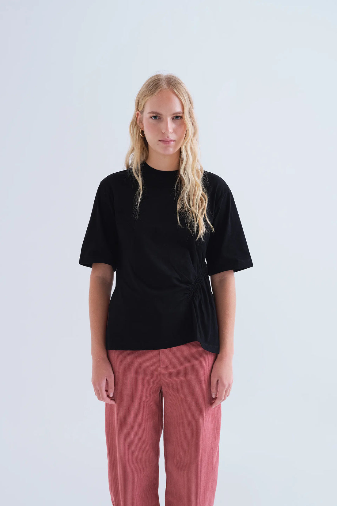 Camiseta básica 100% algodón negro - Compañía Fantástica Camiseta básica 100% algodón negro - Compañía Fantástica