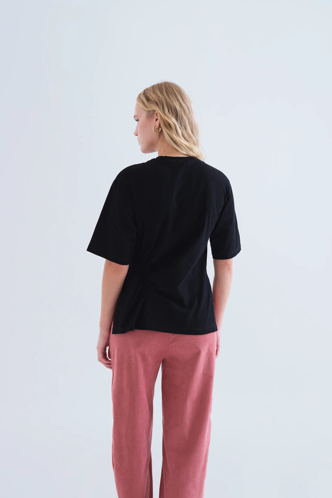 Camiseta básica 100% algodón negro - Compañía Fantástica (2) Camiseta básica 100% algodón negro - Compañía Fantástica