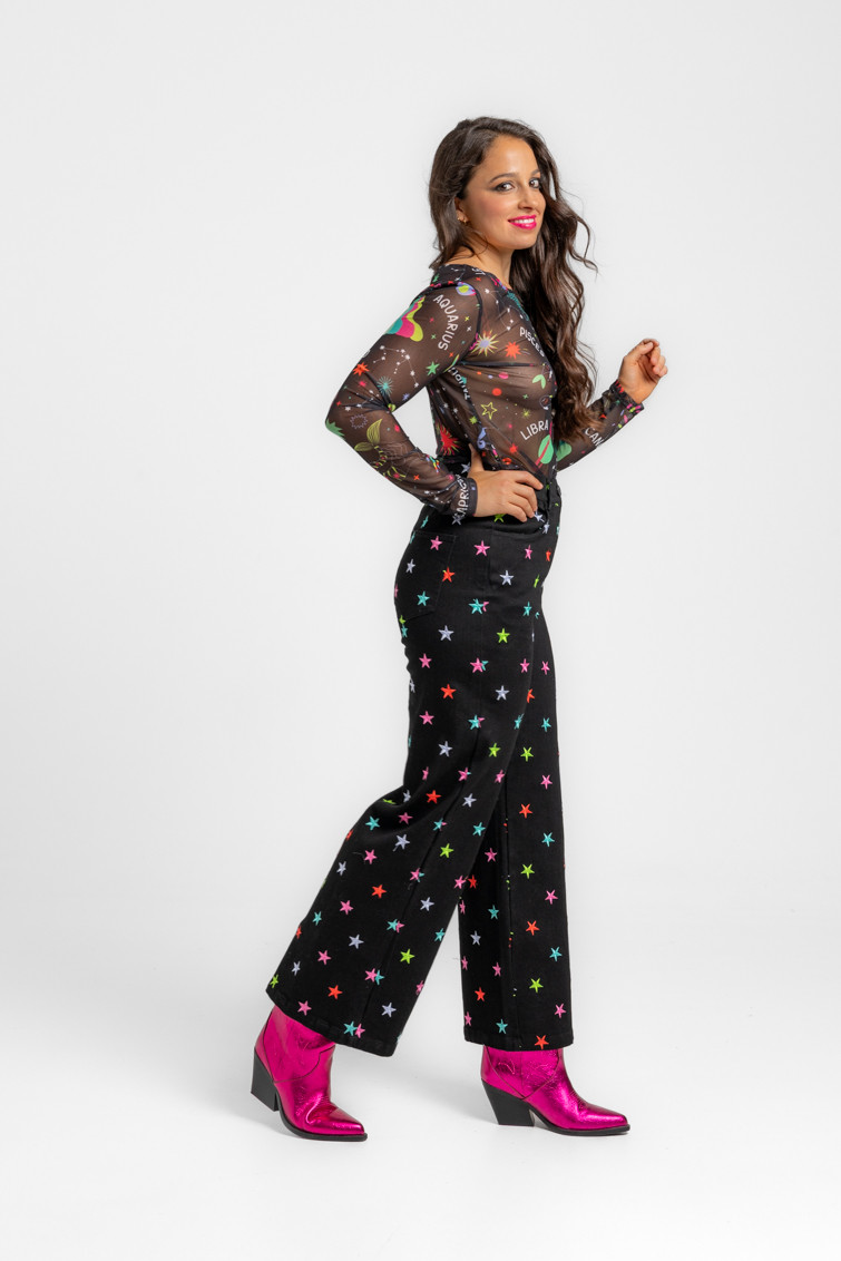 Pantalón jeans tiro alto pernera ancha - Lolina. STARS (1) Pantalón jeans tiro alto pernera ancha - Lolina. STARS