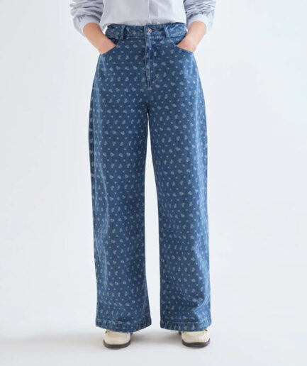 Pantalón vaquero con estampado de corazones - Compañía Fantástica