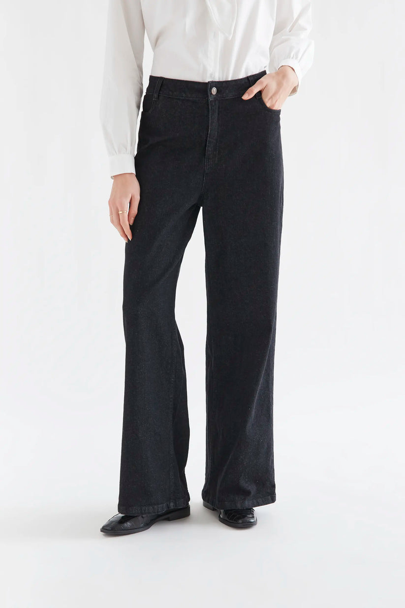 Pantalón vaquero negro con bolsillos de corazones - Compañía Fantástica (1) Pantalón vaquero negro con bolsillos de corazones - Compañía Fantástica