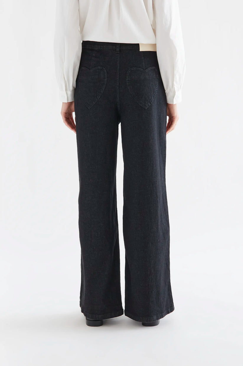 Pantalón vaquero negro con bolsillos de corazones - Compañía Fantástica (2) Pantalón vaquero negro con bolsillos de corazones - Compañía Fantástica