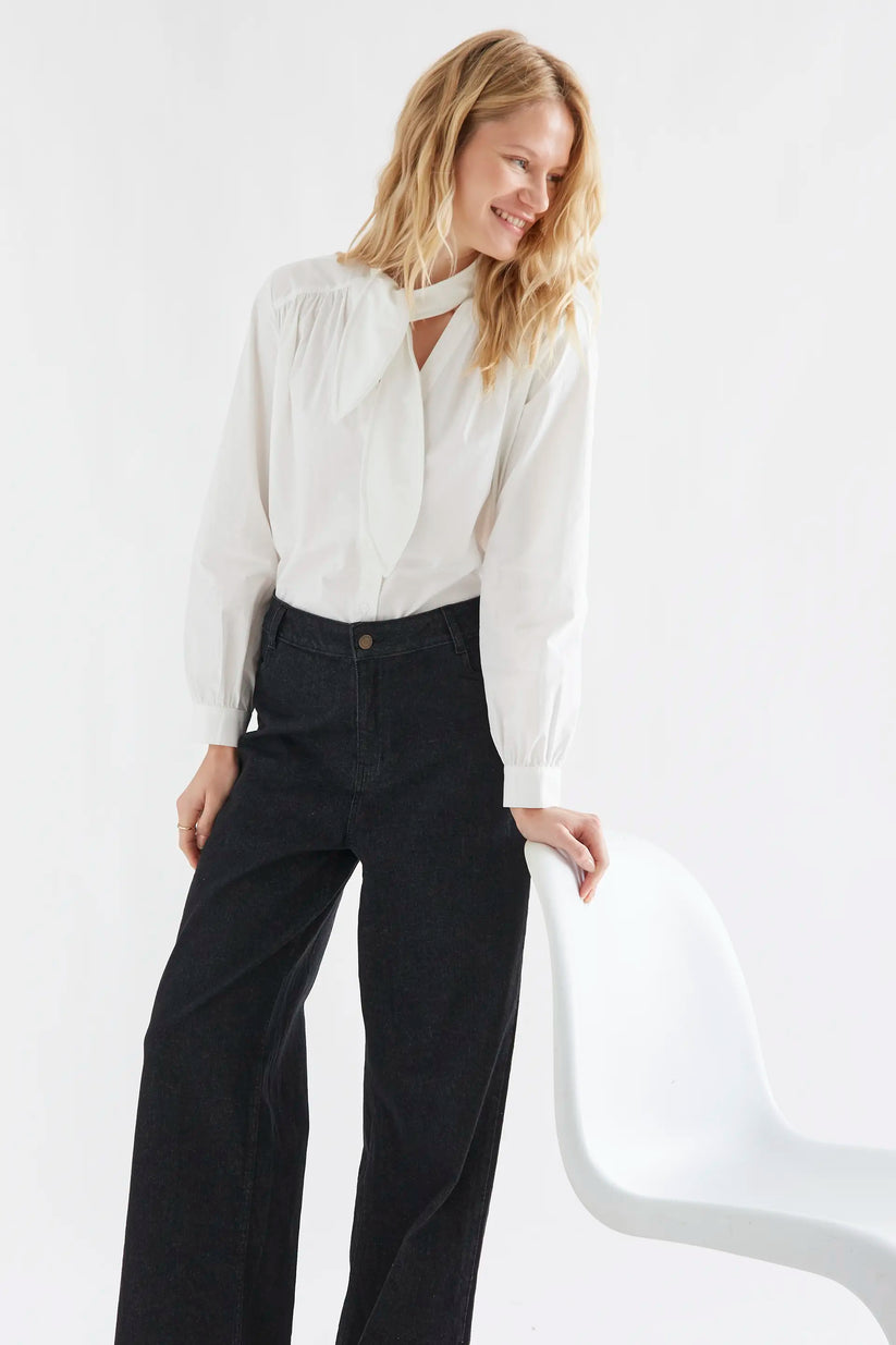 Pantalón vaquero negro con bolsillos de corazones - Compañía Fantástica Pantalón vaquero negro con bolsillos de corazones - Compañía Fantástica