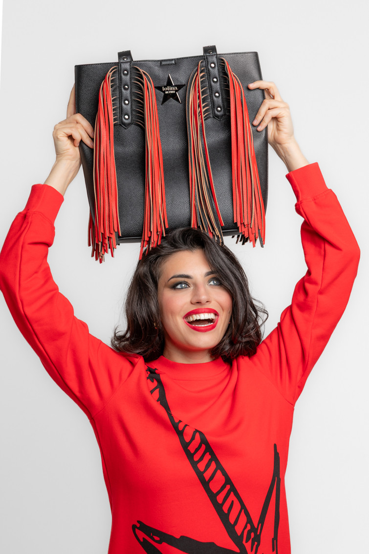 Bolso shopper con flecos y tachuelas - Lolina. ROCK AND ROLL (1) Bolso shopper con flecos y tachuelas - Lolina. ROCK AND ROLL