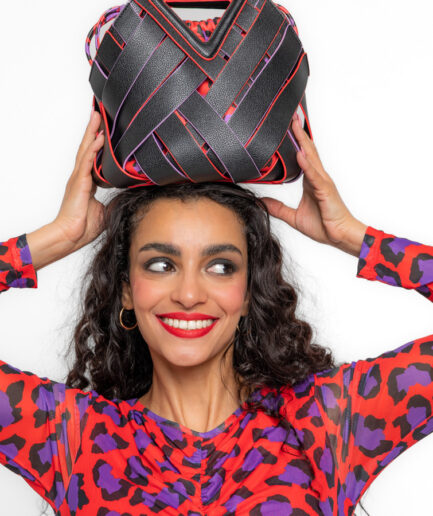 Bolso mediano trenzado con bolsa fruncida en interior - Lolina. Mi caos, mi universo